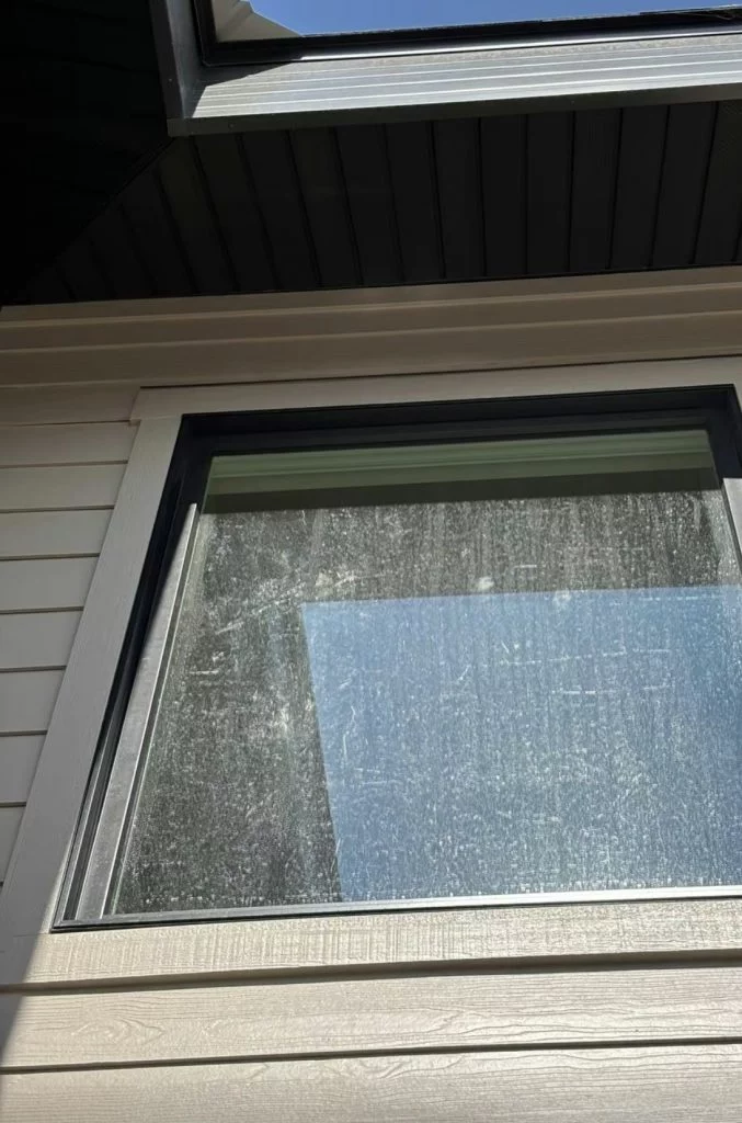 How to Clean Windows After Winter in Toronto: Removing Salt, Dirt & Streaks